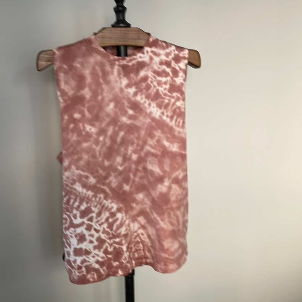 Lululemon sleeveless top